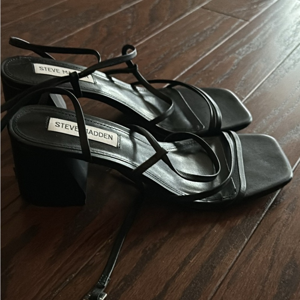 Steve Madden Black Heels with Strappy Design and Medium Heel